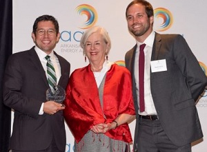 Gerardo Galdamez receives award