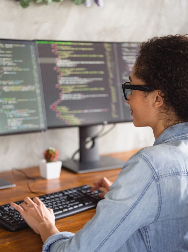 woman-coding-with-ai