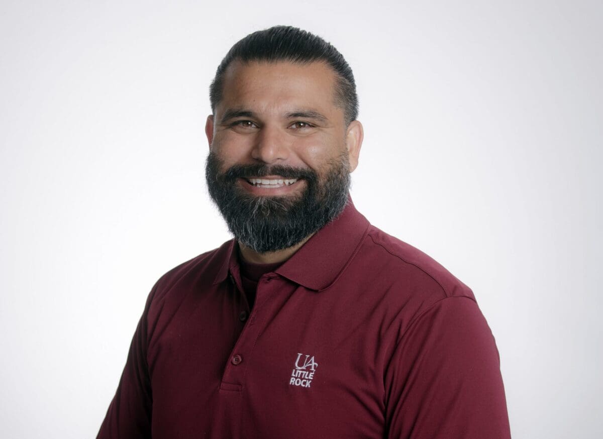 Porno videoni tomosha qiling: Qiz dost dostini aldayapti