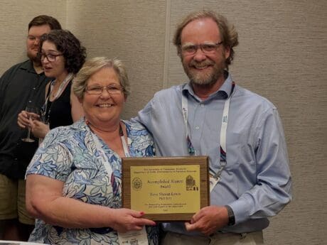 Dr. René receives award from UTK.