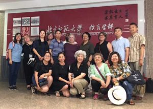 Dr. Linda Stauffer visits with a group of professors and students working to standardize Chinese Sign Language and develop interpreter education programs in China. 
