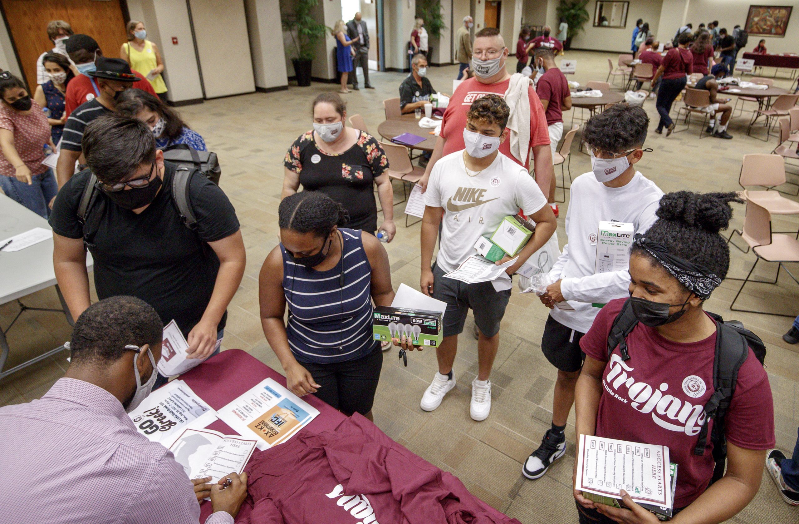 First-generation college students and new transfer students participate in a Welcome Week event to welcome them back to campus on Aug. 24. Photo by Benjamin Krain