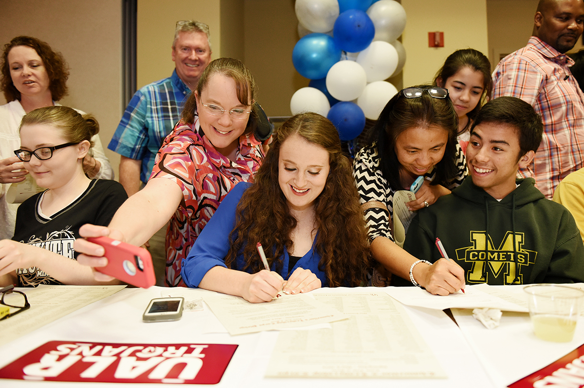 Members of the 2015 CLC pledge class