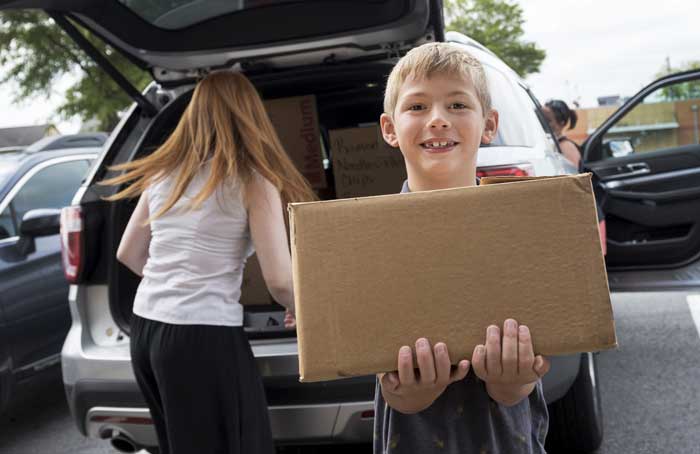 Tavin Leggate unloads donations for the Trojan Food Pantry. Photo by Lonnie Timmons III/UA Little Rock Communications.