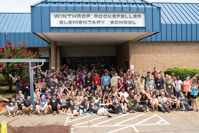 The 141 new first-year students, as well as 15 upper-class Dean’s Fellows, began the 2018 school year by volunteering at Winthrop Rockefeller Elementary School and Early Childhood Center for their First Week community service project on Aug. 11.