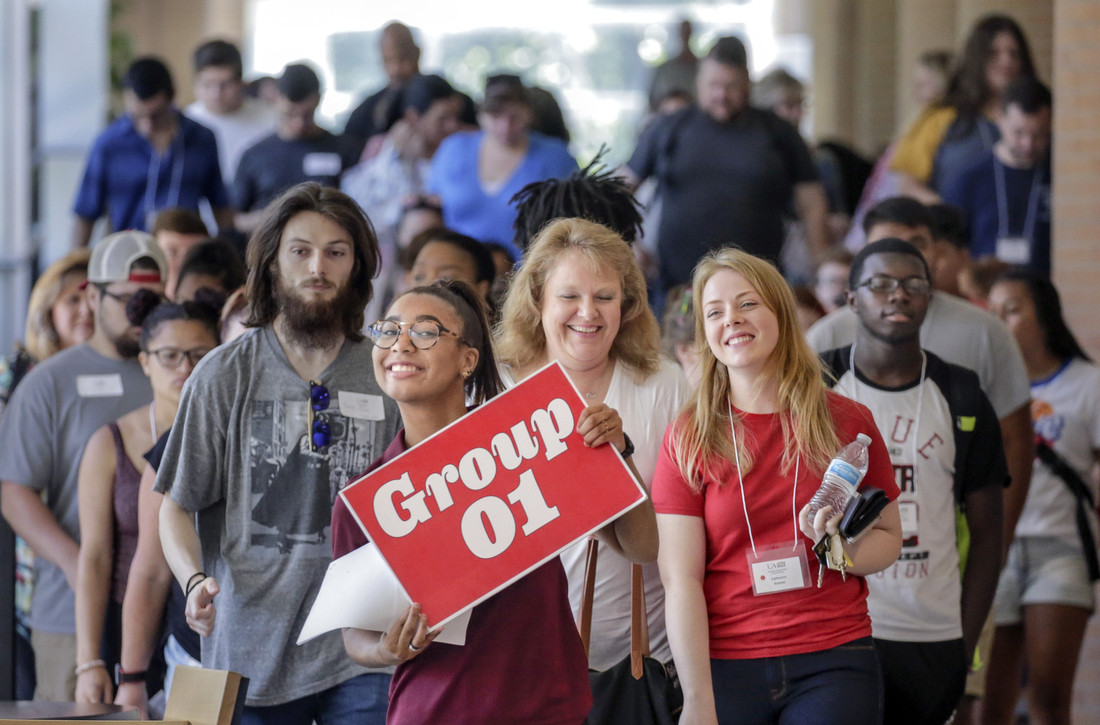 Orientation Leader Taylor Gully leads a group of incoming students and their parents on a tour of campus during a Freshman Orientation session. Photo by Ben Krain.