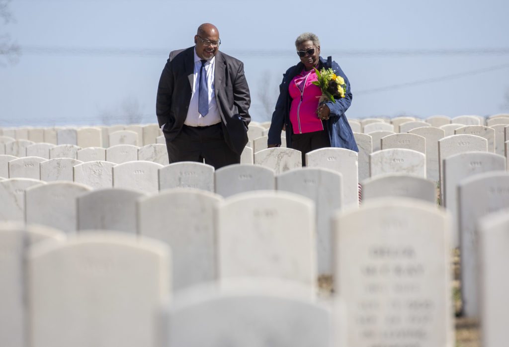 Brian Mitchell, left, and Dorothy Neal, right, visit the grave of Frank Moore at Little Rock National Cemetery. Photo by Ben Krain.