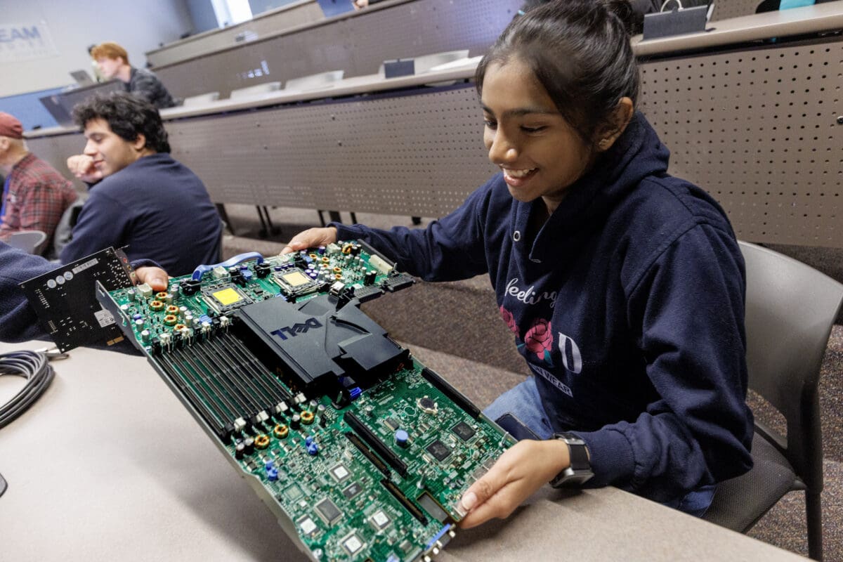 UA Little Rock Students Gain Hands-On Experience with Enterprise Servers