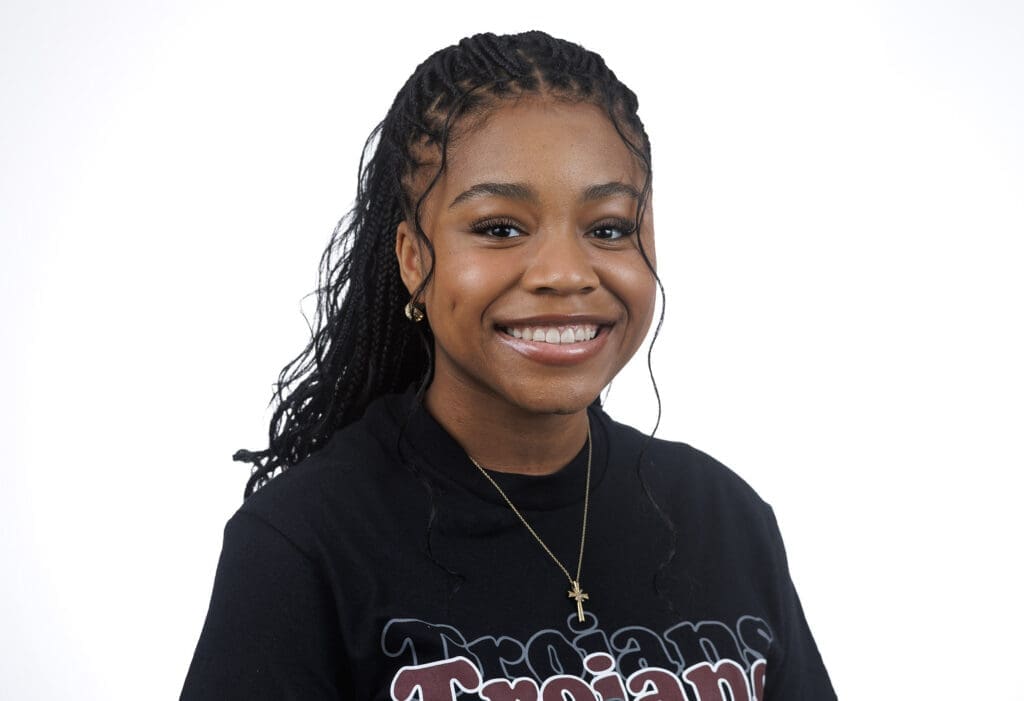 Orientation Leader Anterica Jones, Sophomore majoring in Civil Engineering, headshot.