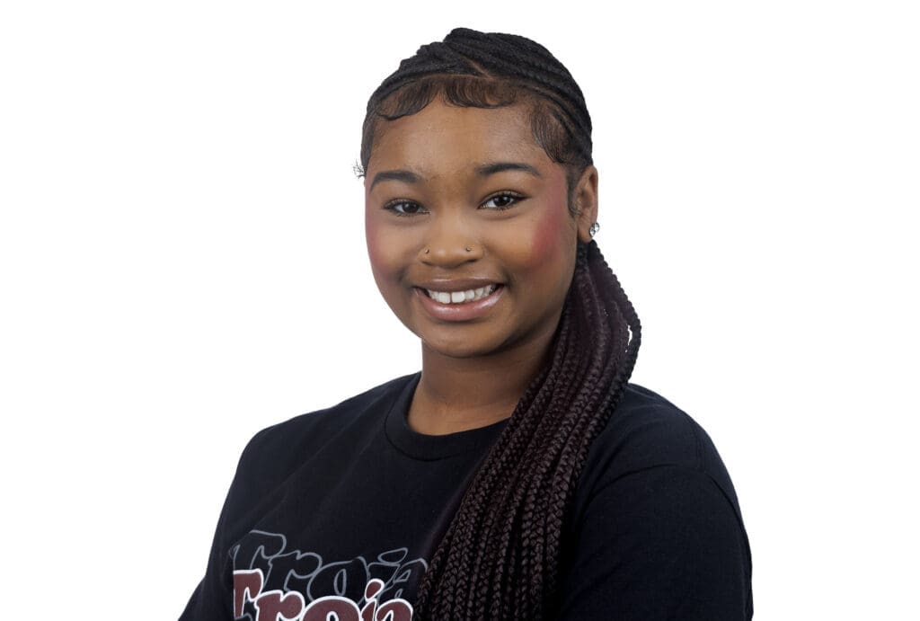 RiHauna Madden, Freshman majoring in Nursing, headshot.