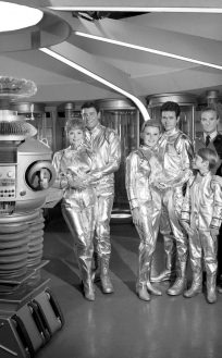 Photo of the cast of TV show Lost in Space